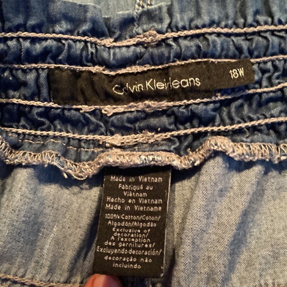 COPY - Used Calvin Klein women’s plus size 18w denim capris. - Picture 3 of 8